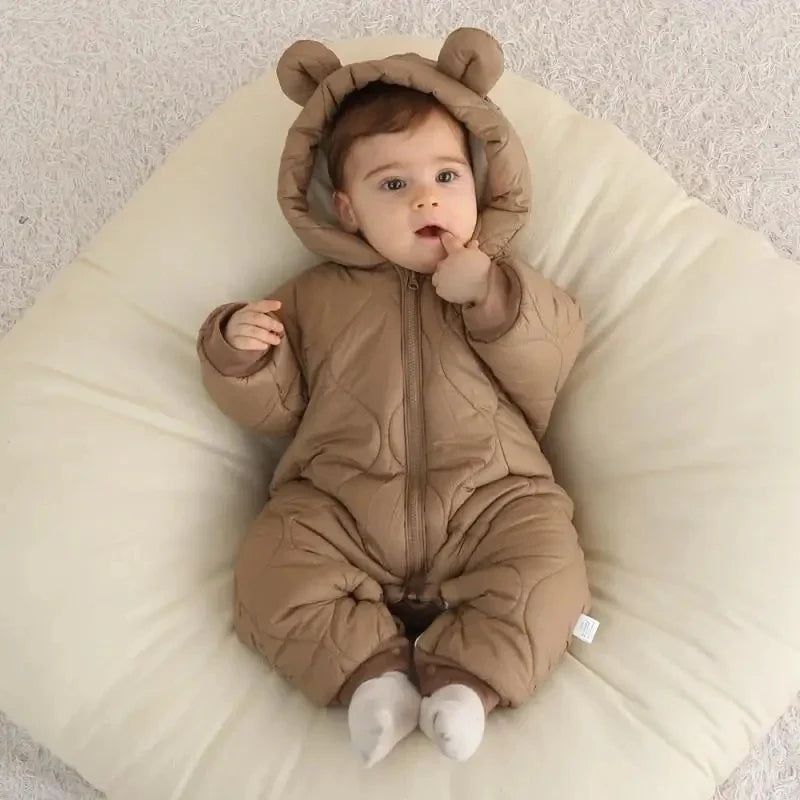 Babykleidung, die perfekt für verspielte Babys ist.