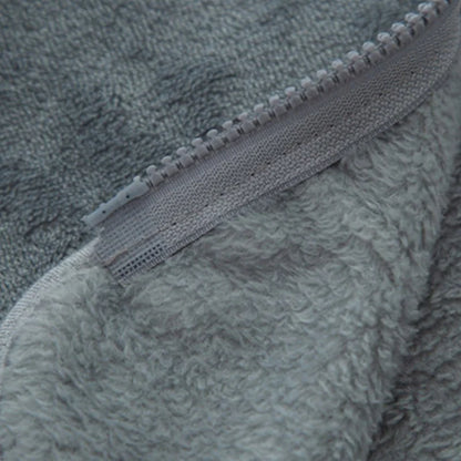 Kinderkleidung aus weichen und langlebigen Materialien.