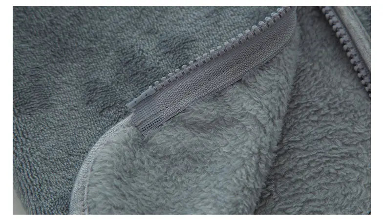 Babykleidungsschlussverkauf mit hohen Rabatten auf Qualität